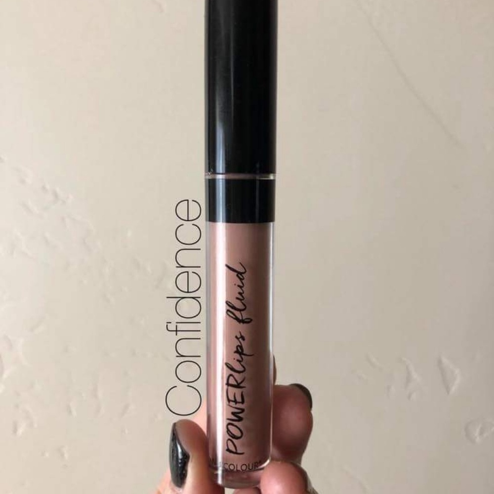 Powerlips Fluid in Confidence